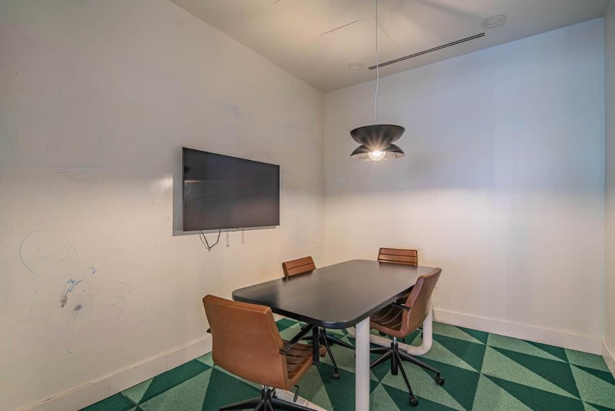 Detailed 2Bd, Highrise Dt, Pool, Gym, Parking, Sleeps 8 Apartamento Phoenix Exterior foto